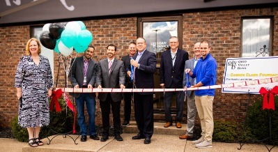 group cutting ribbon to open new Parkersburg loan office